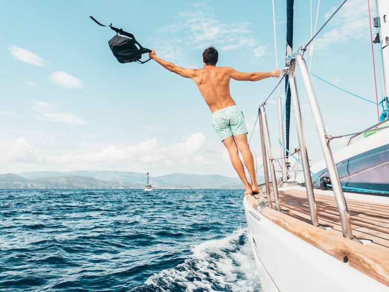 Why I Chose to Live Aboard a Sailboat and What you Need to&nbsp;Know