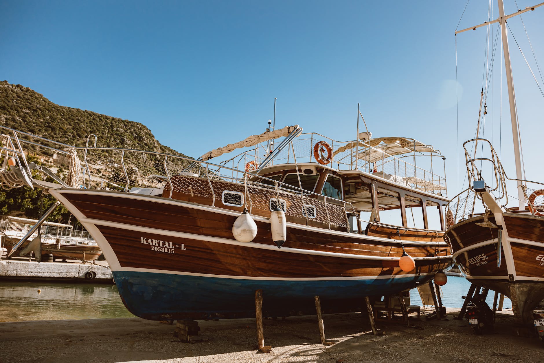 Boating Through Life – A Guide to Different Types of Boats 